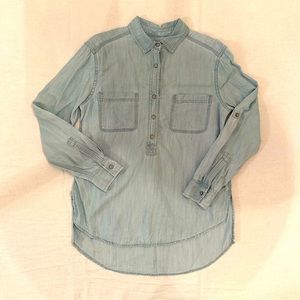 Lou & Grey Chambray Shirttail Top